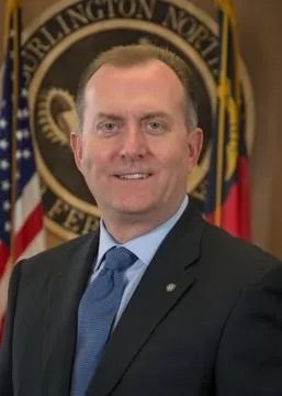 Jim Butler es el nuevo alcalde de Burlington Jim Butler es el nuevo alcalde de Burlington