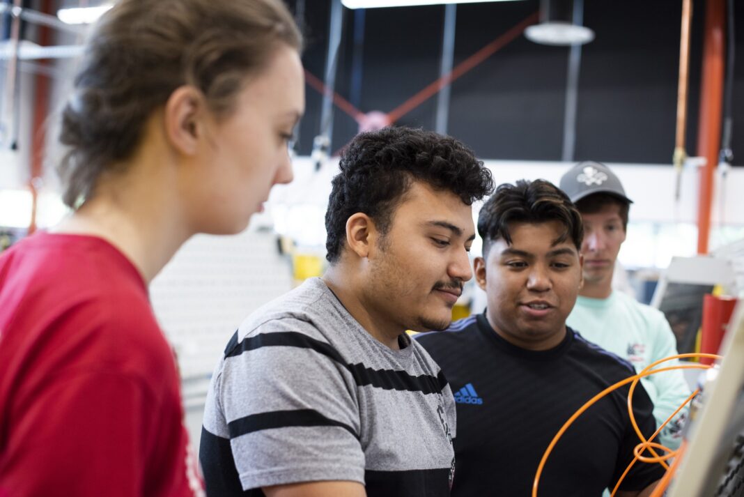 Career Accelerator Program: Empleo, formación y cero deudas Career Accelerator Program: Empleo, formación y cero deudas