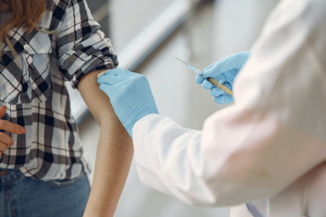 Trabajadores comunitarios de la salud ayudan a aumentar tasas de vacunación en comunidad latina de NC Trabajadores comunitarios de la salud ayudan a aumentar tasas de vacunación en comunidad latina de NC