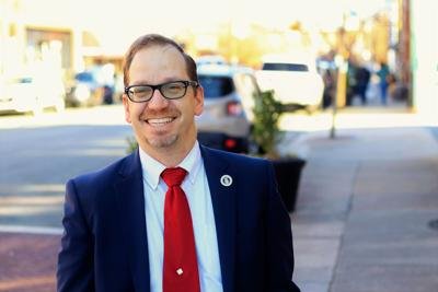 Aumento del salario mínimo y expansión de Medicaid son algunas de las prioridades de Sean Ewing en su carrera al Senado Aumento del salario mínimo y expansión de Medicaid son algunas de las prioridades de Sean Ewing en su carrera al Senado