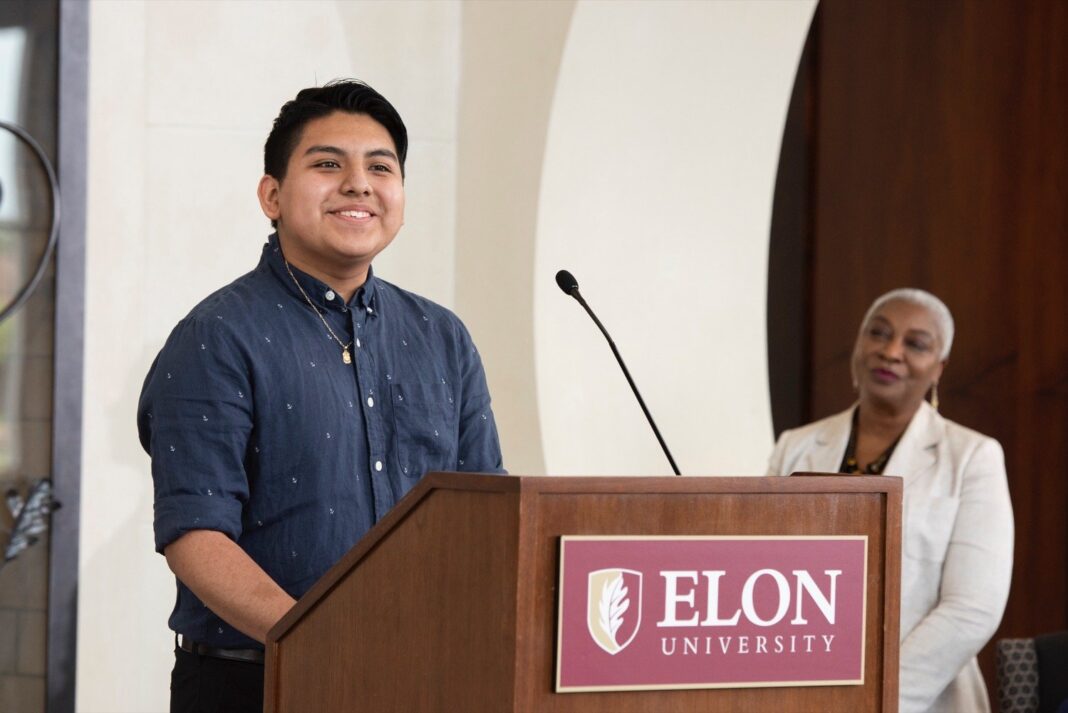 Centro para el Acceso y el Éxito de la Universidad de Elon apoya a la comunidad latina en su viaje educativo Centro para el Acceso y el Éxito de la Universidad de Elon apoya a la comunidad latina en su viaje educativo
