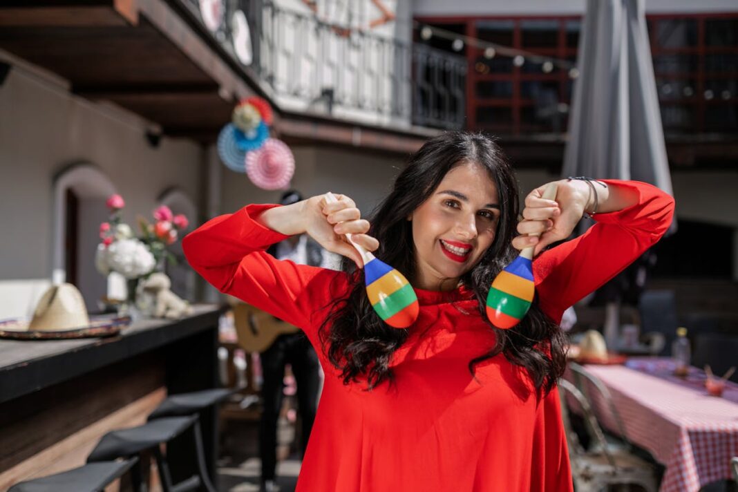 Historia y significado del Mes de la Herencia Hispana en los Estados Unidos Smiling Latina Woman